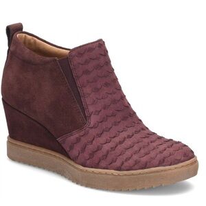 Soft Slayton Wedge size 7m in wine